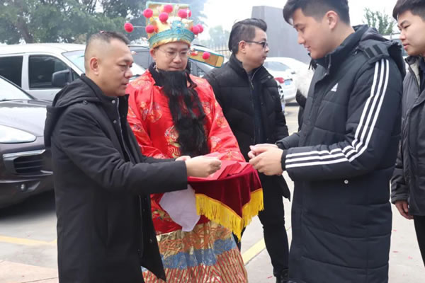 虎力全开 踔厉奋发 | 富轩全屋门窗开工大吉!